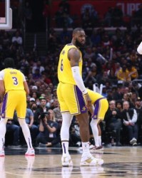 湖人交易运作走进死胡同 管理层与球星意见相悖