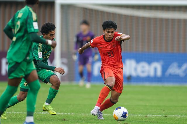 1740219046752082716.jpg (体育)(14)足球——U20亚洲杯:中国队对阵沙特阿拉伯队XxjpseC007288_20250222_PEPFN0A001.jpg